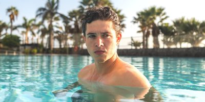 Waarom Oasis op Netflix de perfecte zomerserie is